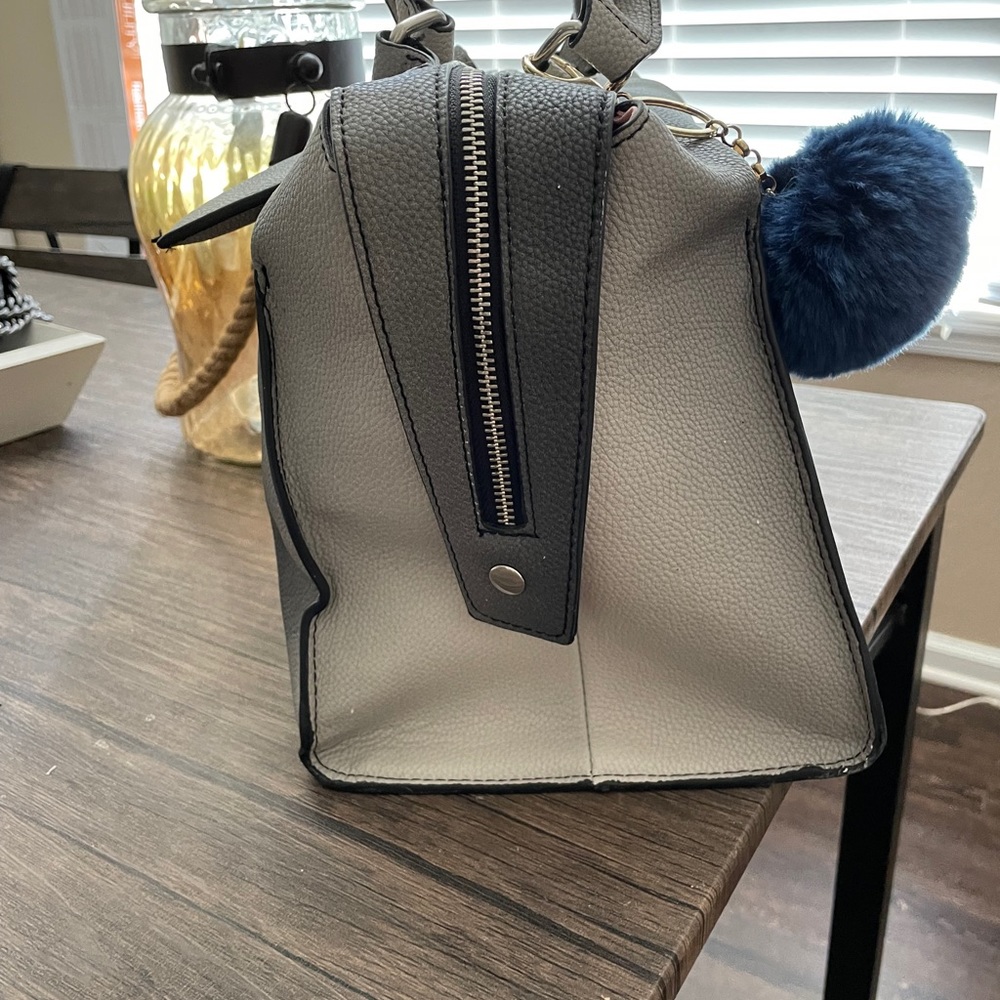 Handbag - Picture 4 of 6